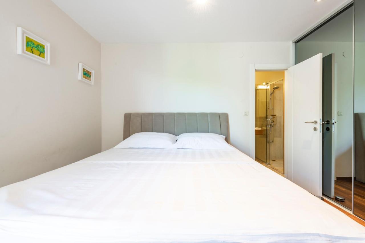 New Five Star Superior Apartment Затон Екстер'єр фото