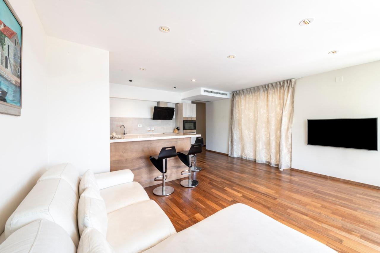 New Five Star Superior Apartment Затон Екстер'єр фото